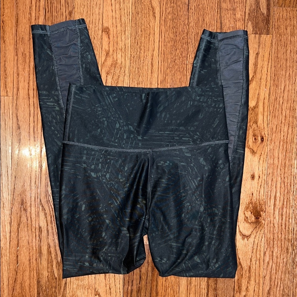 Aerie Dark Gray Ruched Abstract Meshed Leggings Women’s Size Small